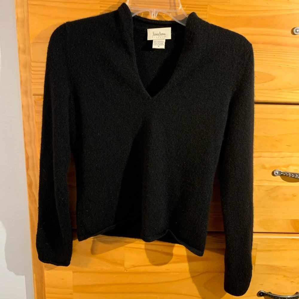 Neiman Marcus 100% Cashmere Sweater